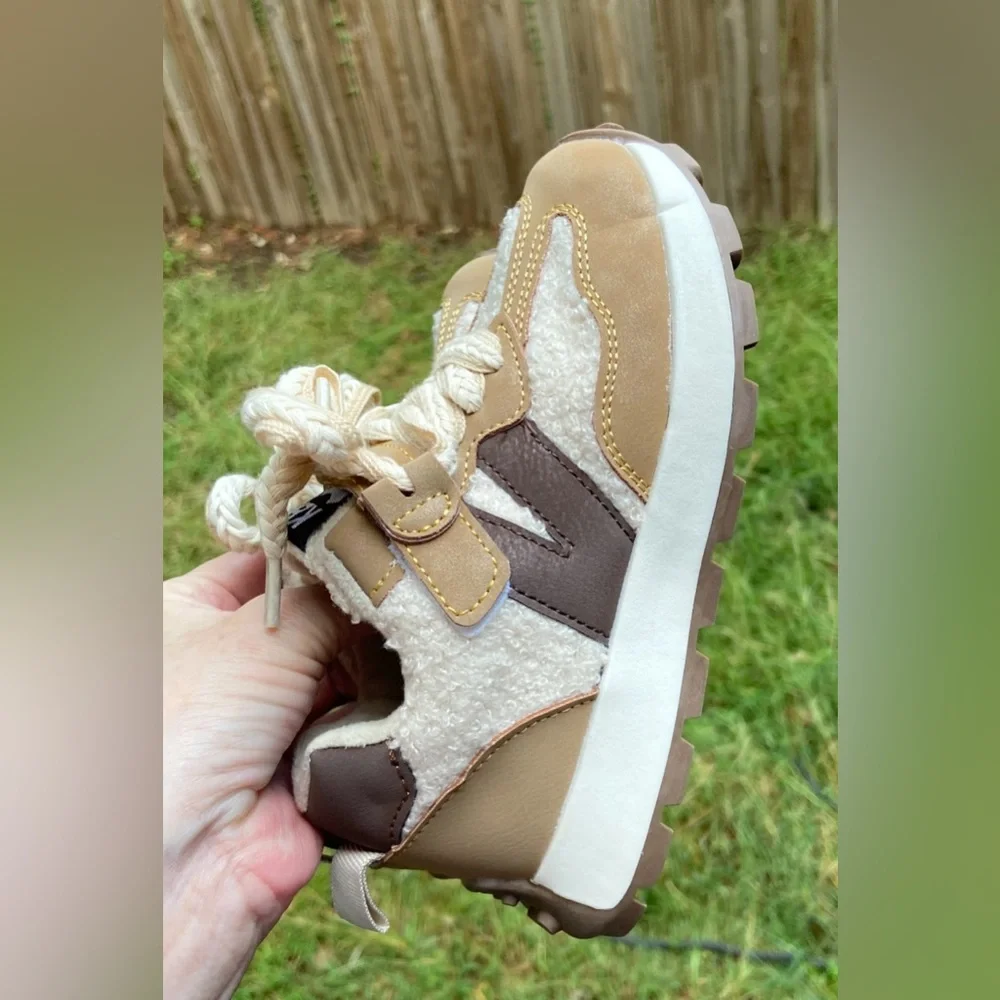 KEKEL Kids SOFT Leather Sports Sneakers Fur Lining Sz 12 Unisex Gender Neutral